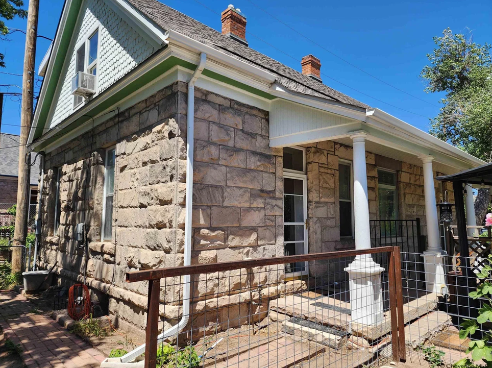 South-facing porch, Doric-columned entry